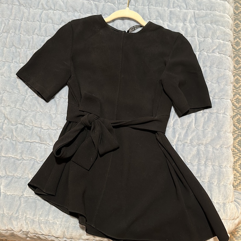 Zara asymmetrical hem tie blouse size XS